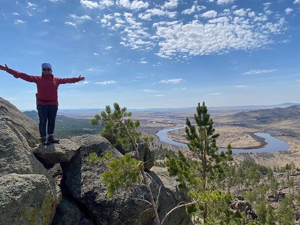 Члены туристического клуба «Пилигримы» на скальнике близ подковы Хилка. Фото со страницы клуба «ВКонтакте»
