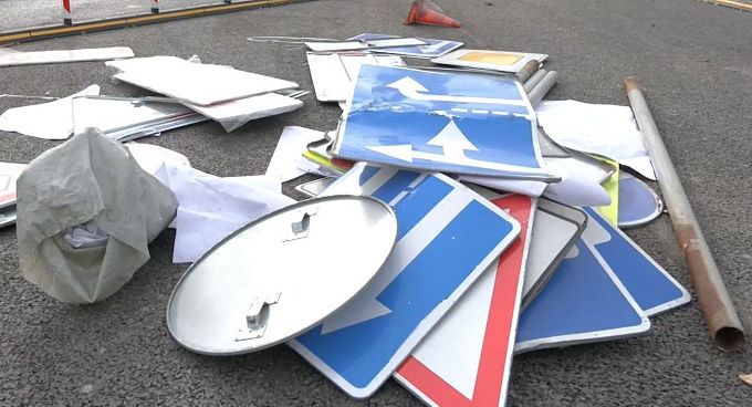 Мужчина украл дорожный знак с трассы в районе Бурятии Мужчина украл дорожный знак с трассы в районе Бурятии