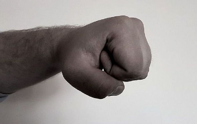 Пьяный улан-удэнец напал на судебного пристава Пьяный улан-удэнец напал на судебного пристава