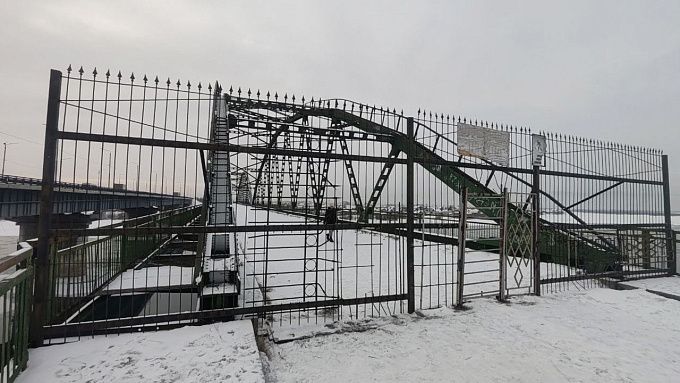 Едва не сорвавшемуся с моста в Улан-Удэ подростку выплатили компенсацию за моральный вред Едва не сорвавшемуся с моста в Улан-Удэ подростку выплатили компенсацию за моральный вред