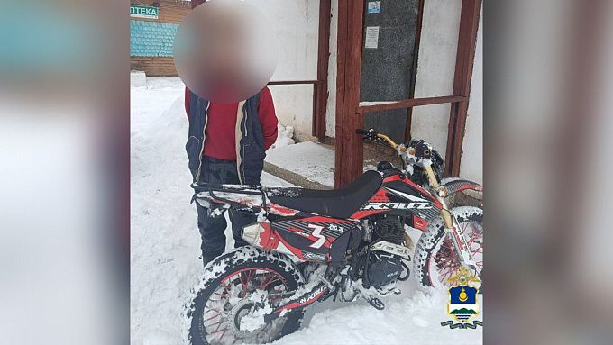 Житель Бурятии угнал мотоцикл и закопал его в снег Житель Бурятии угнал мотоцикл и закопал его в снег