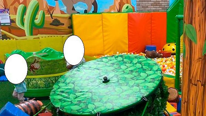 На 6-летнюю девочку обрушилась детская карусель в Улан-Удэ На 6-летнюю девочку обрушилась детская карусель в Улан-Удэ