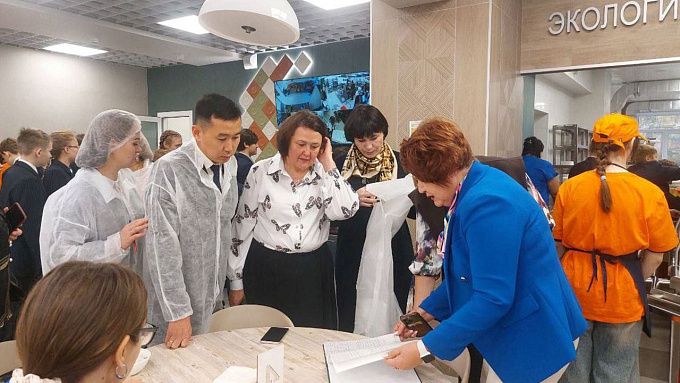 «Еда с раздачи»: в школах Улан-Удэ хотят внедрить вариативное меню «Еда с раздачи»: в школах Улан-Удэ хотят внедрить вариативное меню